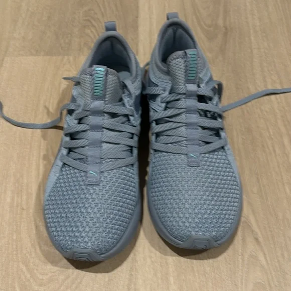 Womens Puma Sneakers - Picture 3 of 6